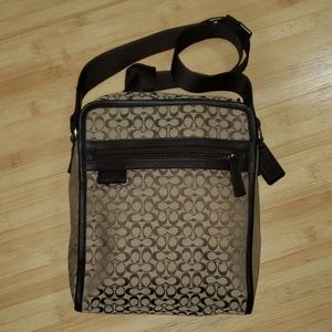 😍 Coach Monogram Crossbody